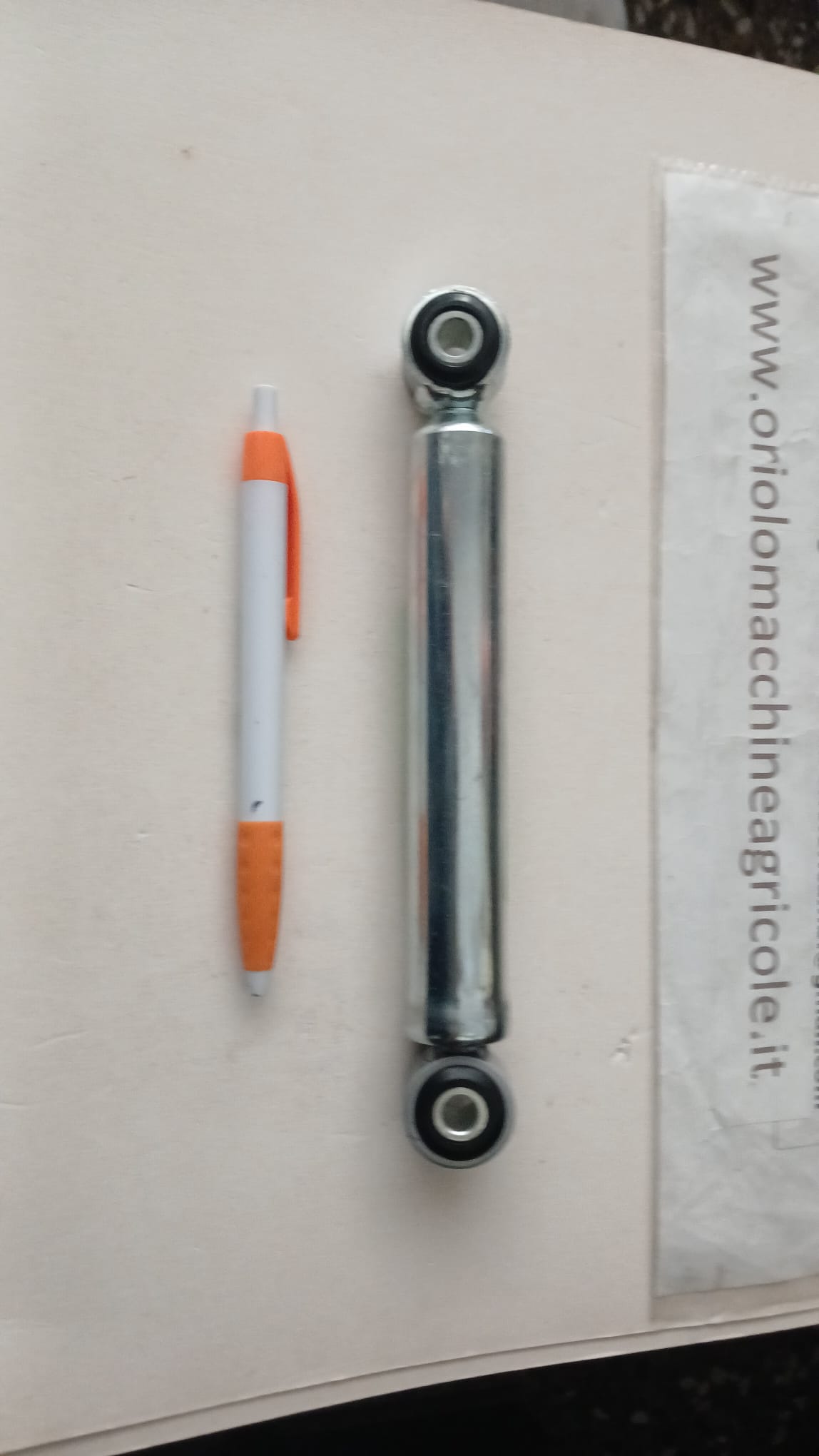 AMMORTIZZATORE / REPULSORE  FORI  DA 8 mm  CORTO